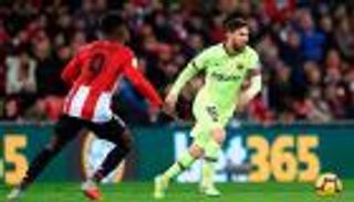 مهاجم بلباو يحتمي بميسي للدفاع عن نفسه