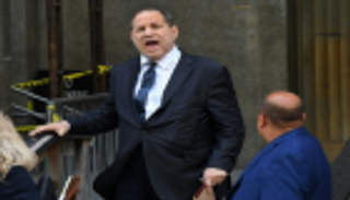 ممثلة تتهم الأمريكي هارفي واينستين بتشويه سمعتها