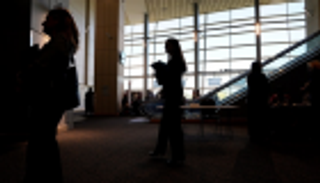 طلبات إعانة البطالة الأمريكية تتراجع 