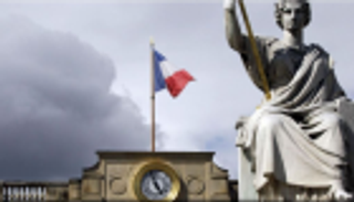 قطاع الخدمات يدفع الاقتصاد الفرنسي للنمو