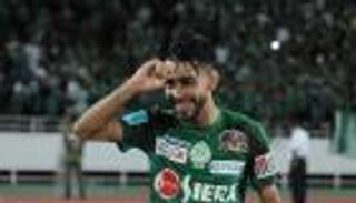 محمود بنحليب.. هداف الكونفدرالية مهدد بالرحيل من الرجاء المغربي