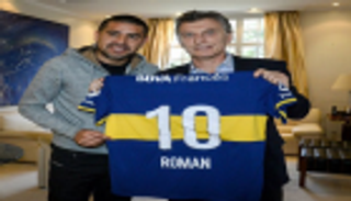 رئيس الأرجنتين يهنئ ريفر بليت على إقصاء فريقه المفضل بوكا جونيورز