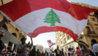 خطابات قادة لبنان تزيد لهيب الاحتجاجات.. وتصاعد الغضب ضد حزب الله