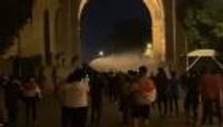 الشرطة العراقية تفرق بالقوة متظاهرين عند مدخل المنطقة الخضراء