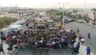 متظاهرون يقطعون طريق صيدا الدولي في لبنان