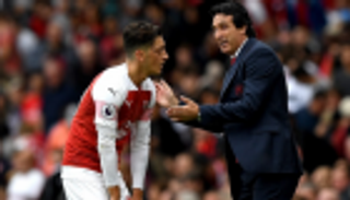 إيمري يلتزم الصمت في أزمة أوزيل 