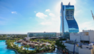 فندق ضخم على شكل جيتار في فلوريدا