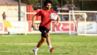 لاعب الأهلي المصري يجري جراحة الصليبي في ألمانيا