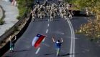 تشيلي ترفع حظر التجوال.. وتعديل وزاري مرتقب