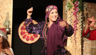 المهرجان يشهد عروضاً من الفلكلور الفلسطيني