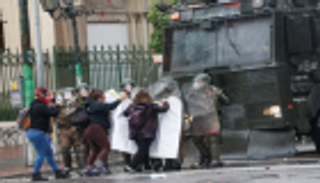 مليون متظاهر يحتشدون بشوارع العاصمة التشيلية سانتياجو