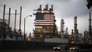 أسعار النفط ترتفع بعد انخفاض المخزونات الأمريكية