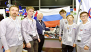 فيرست جلوبال.. الفريق الروسي يوظف الروبوتات في معالجة المخلفات