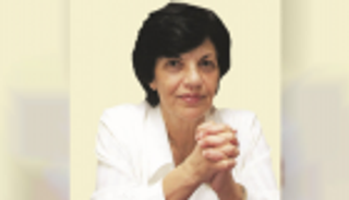 يمنى العيد شخصية العام الثقافية في "الشارقة الدولي للكتاب"