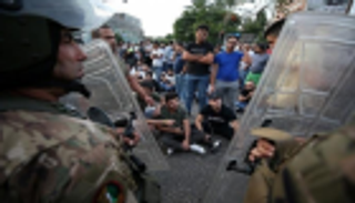 أنصار حزب الله يرهبون المتظاهرين والجيش اللبناني يتدخل 