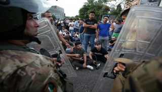 جانب من احتجاجات اللبنانيين