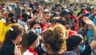 صحيفة فرنسية: مشاركة نساء العراق بالاحتجاجات مؤشر لثورة حقيقية