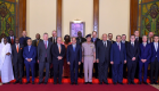 السيسي يطالب الأطراف الإقليمية بوقف تدخلاتها في الدول العربية