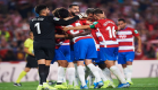 غرناطة يقتنص صدارة الليجا في غياب برشلونة والريال