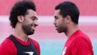 مدير منتخب مصر يوضح حقيقة منح شارة القيادة لمحمد صلاح