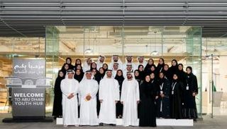 الشيخ محمد بن راشد آل مكتوم والشيخ محمد بن زايد آل نهيان يفتتحان مركز الشباب بأبوظبي