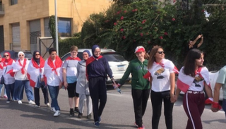 صورة متداولة للمشاركين في السلسلة البشرية