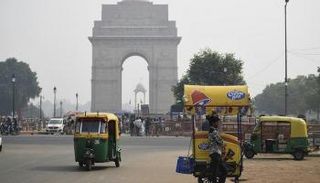 نيودلهي تختنق بالضباب الدخاني الكثيف الذي خلفته مفرقعات ديوالي
