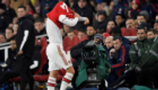 تشاكا يرد على انتقادات جماهير أرسنال