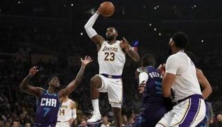 لوس أنجلوس ليكرز وتشارلوت هورنتس