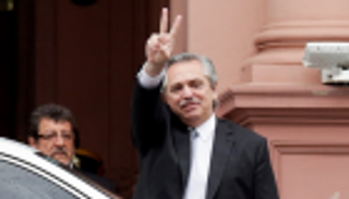 ألبرتو فرنانديز "صانع الرؤساء" يقود الأرجنتين