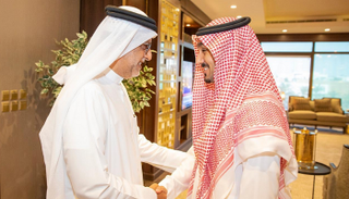 الأمير عبدالعزيز بن تركي الفيصل والشيخ سلمان بن إبراهيم آل خليفة