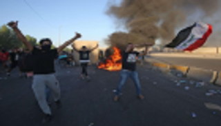 "مجزرة كربلاء".. ناشط عراقي يروي مشاهد قتل المتظاهرين "حتى مطلع الفجر"