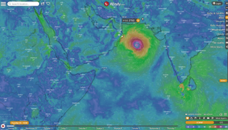 الإعصار كيار تهدأ حدته ويتراجع إلى الدرجة الثالثة