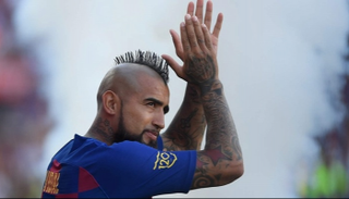 أرتورو فيدال- لاعب وسط برشلونة