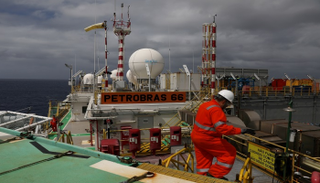  منصة بتروبراس P-66 البرازيلية للنفط - رويترز