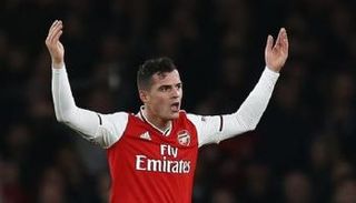 تشاكا لاعب أرسنال