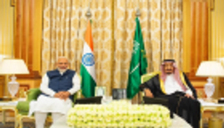 العاهل السعودي ورئيس وزراء الهند يبحثان القضايا المشتركة