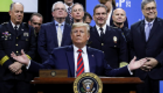 ترامب: شيكاغو أخطر من أفغانستان.. ورئيسة المدينة: تهريج مهين