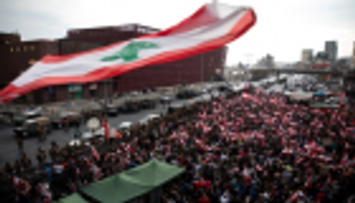 5 أزمات اقتصادية وراء تفجر الاحتجاجات في لبنان