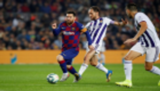 كاريكاتير.. سحر ميسي يتحدى الزمن