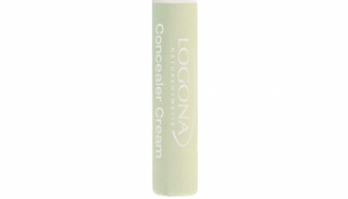 الكونسيلر الأصفر يعمل على إخفاء الهالات السوداء