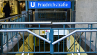 مصرع إيراني دفعه مجهولون تحت عجلات قطار في برلين