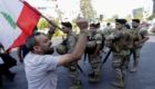 غداة استقالة الحريري.. الجيش يفتح الطرقات ويزيل خيام المحتجين 