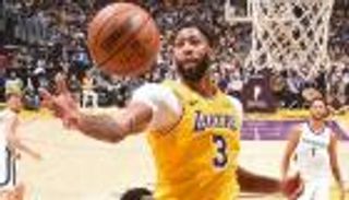 تألق ديفيز يقود ليكرز لاكتساح جريزليز بدوري السلة الأمريكي