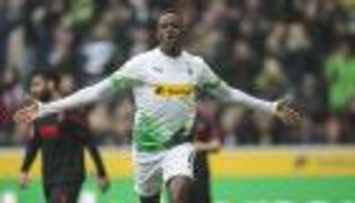 لاعب مونشنجلادباخ يثير صراعا رباعيا بين عمالقة البريمييرليج