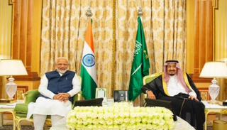 العاهل السعودي ورئيس وزراء الهند خلال مباحثات اليوم