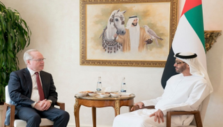 الشيخ محمد بن زايد آل نهيان خلال لقاء الدكتور توماس كينيدي