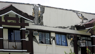 من آثار الزلزال الأخير في الفلبين