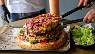 أكبر شطيرة برجر في تايلاند