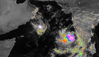"كيار" يتراجع إلى عاصفة مدارية في غرب بحر العرب